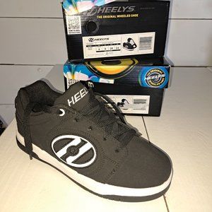 Heelys Voyager Skate Shoes Black/White big kid size 6 and 7